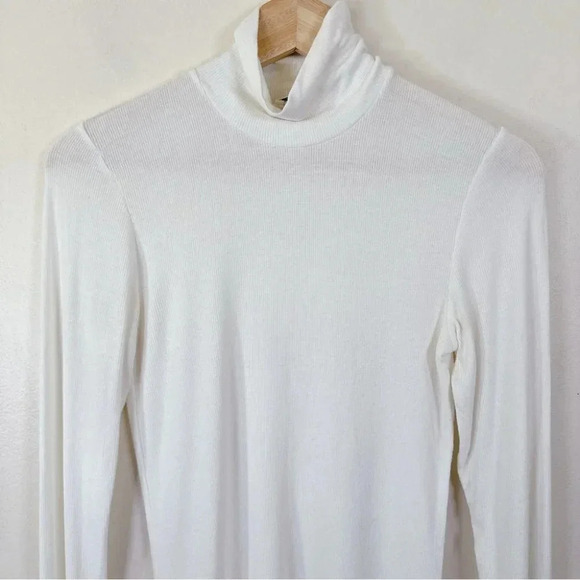 Aritzia Wilfred Ivory Mock Neck  Ribbed Buswell Tshirt - Picture 3 of 13